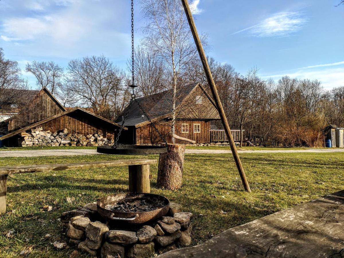 Apartmany Cerveny Dvur Chvalsiny Exterior photo